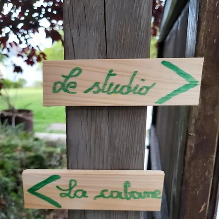 A La Salle De Jeux Et Son Jardin Autour De La Cabane Verte Dinant Exterior foto