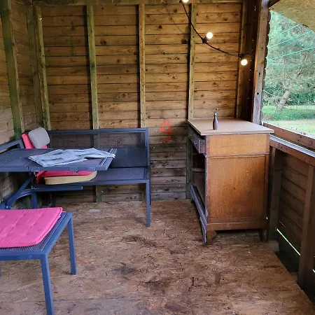 A La Salle De Jeux Et Son Jardin Autour De La Cabane Verte Dinant Exterior foto