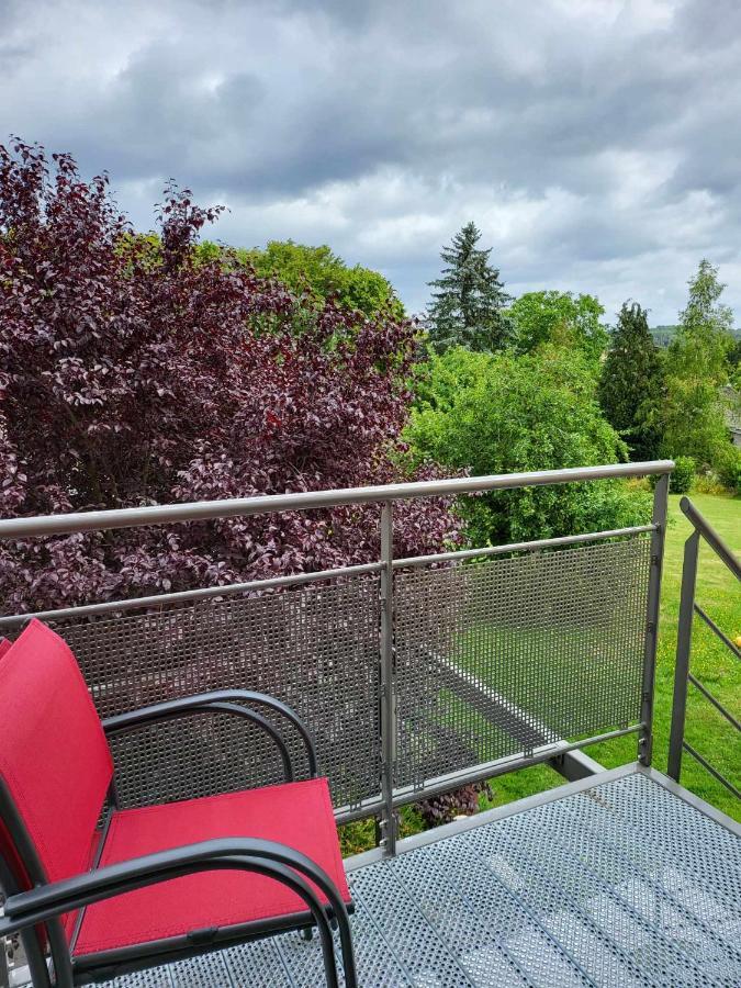 A La Salle De Jeux Et Son Jardin Autour De La Verte Apartment Dinant
